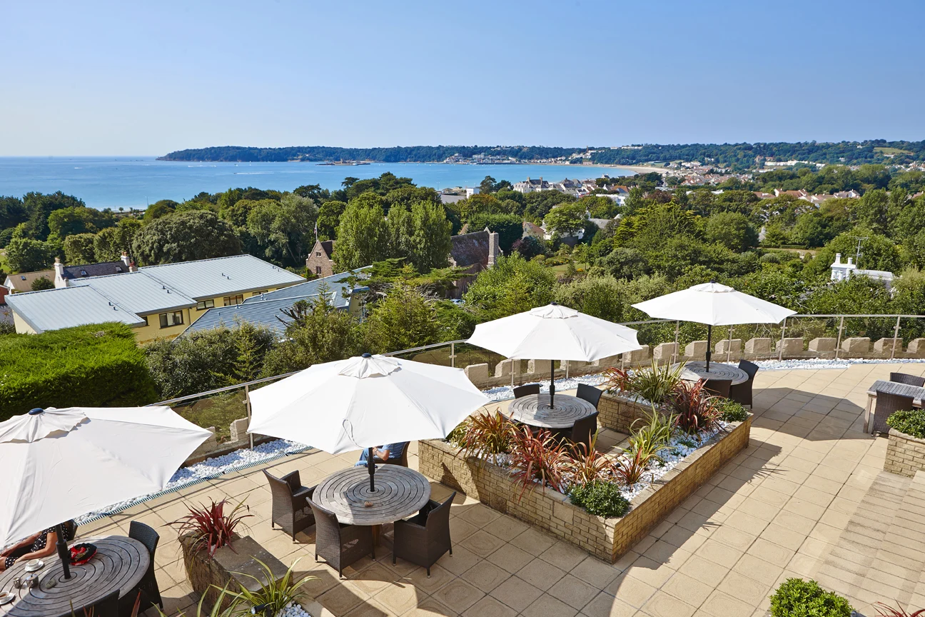 Terrace dining with sea view